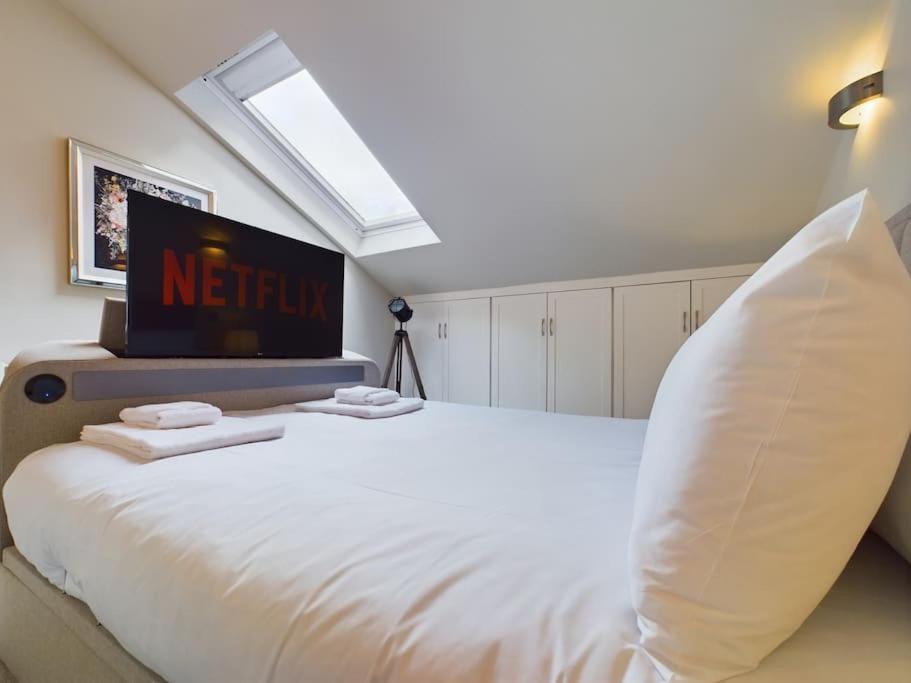 The Hideout King Bed/w Tv Free Parking Cheltenham