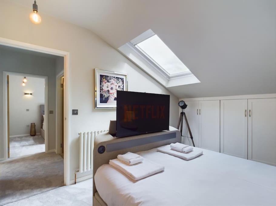 The Hideout King Bed/w Tv Free Parking * Cheltenham