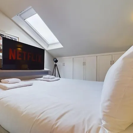 The Hideout King Bed/W Tv Free Parking Villa Cheltenham Exterior photo