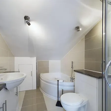 The Hideout King Bed/W Tv Free Parking Villa Cheltenham Exterior photo