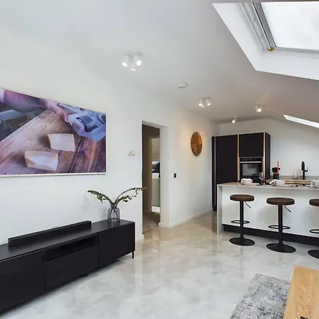 The Hideout King Bed/W Tv Free Parking Villa Cheltenham Exterior photo